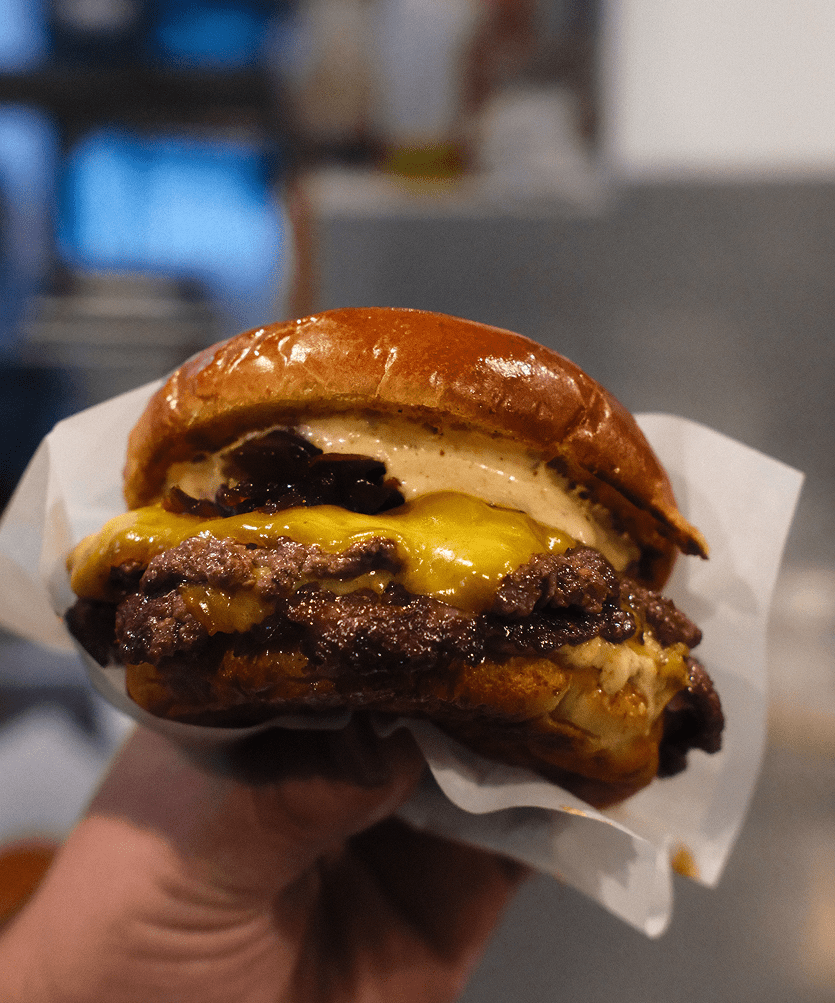 Photo concept SV144 Burger & Drinks Annecy. Original SV