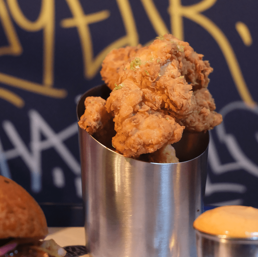 Photo concept SV144 Burger & Drinks Annecy. Présentation Tenders de poulet